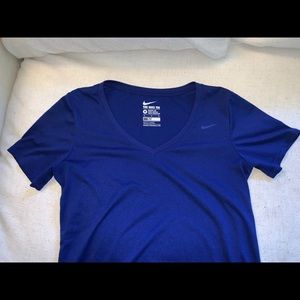 Women’s Nike dri-fit tee.